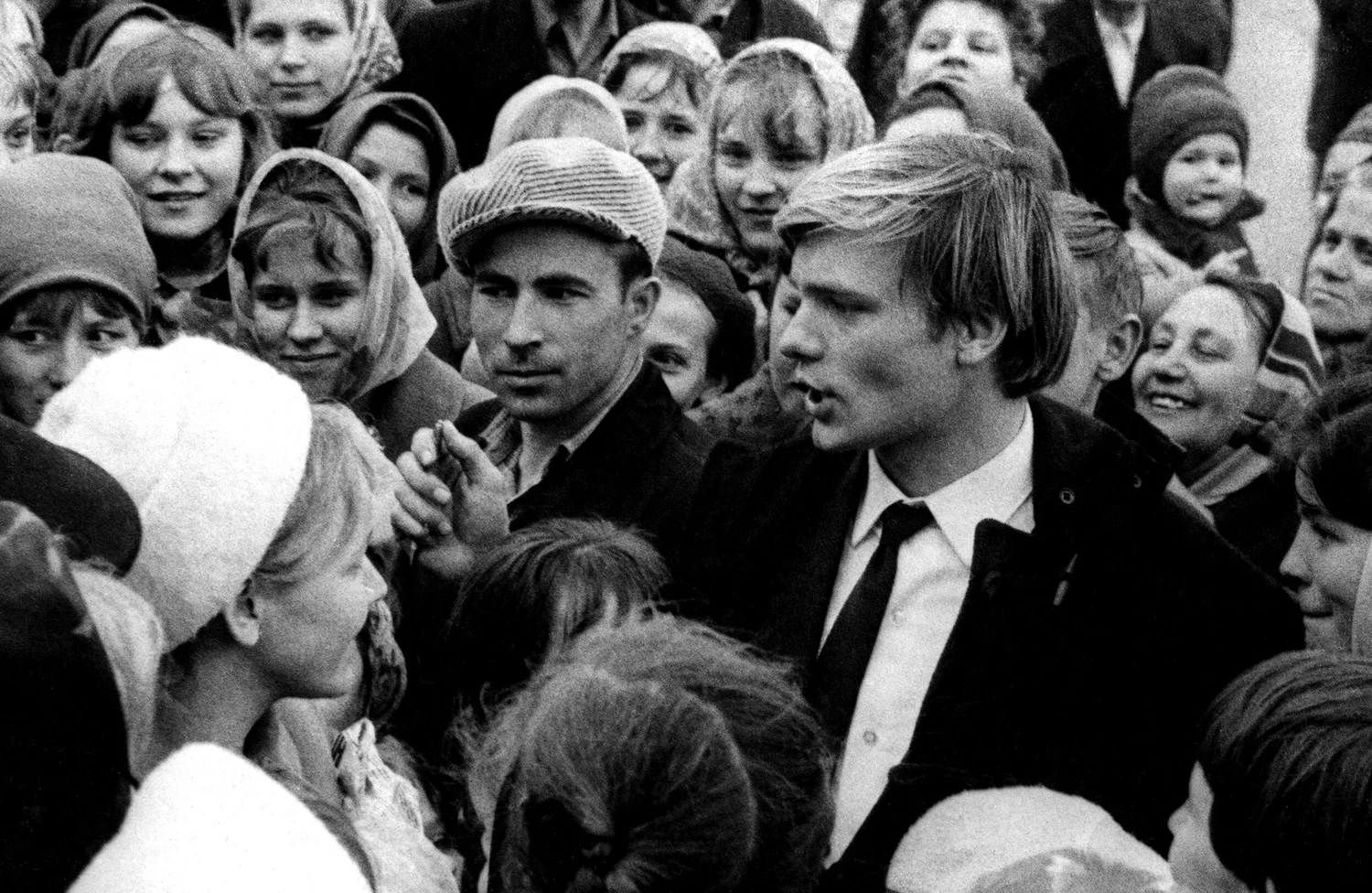 Oleg Vidov surrounded by fans